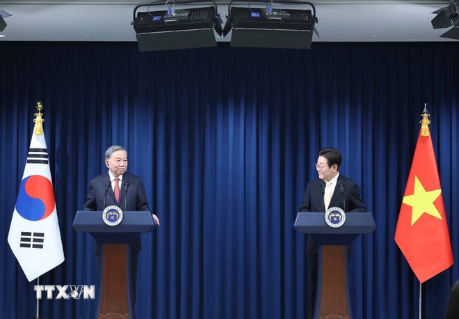 Tổng Bí thư Tô Lâm và Tổng thống Hàn Quốc Lee Jae Myung gặp gỡ báo chí. (Ảnh: Thống Nhất/TTXVN) Tổng Bí thư Tô Lâm và Tổng thống Hàn Quốc Lee Jae Myung gặp gỡ báo chí. (Ảnh: Thống Nhất/TTXVN)