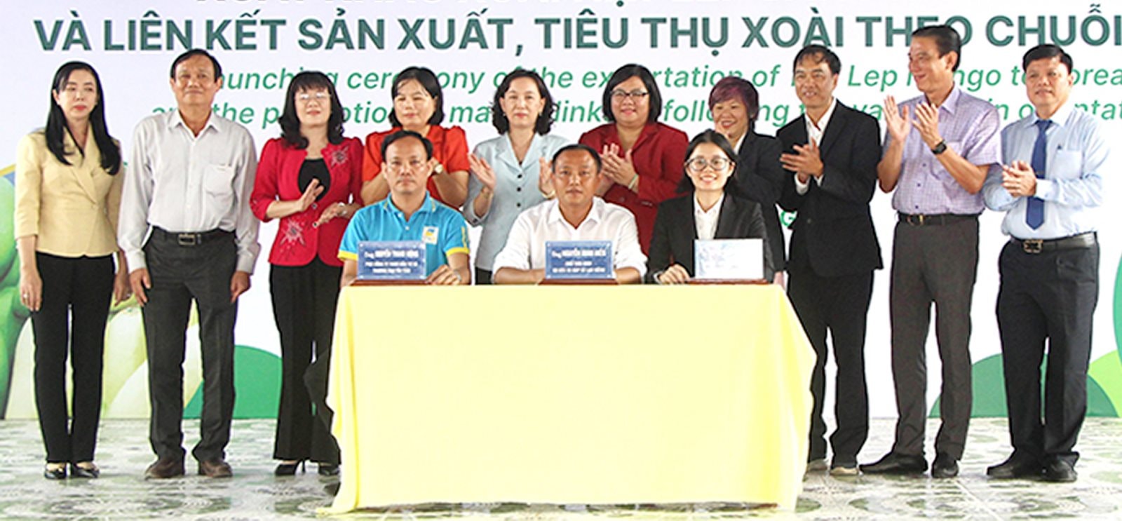 le-cong-bo-xuat-khau-xoai-hat-lep-sang-han-quoc-va-lien-ket-san-xuat-tieu-thu-xoai-theo-chuoi-gia-tri-o-xa-cu-lao-gieng.-anh-htx-cung-cap..jpg