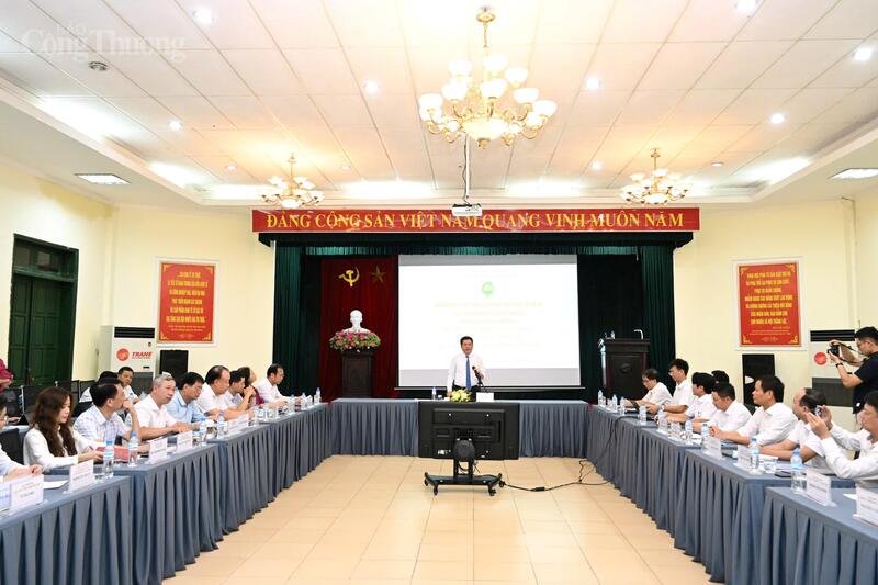 Quang cảnh buổi làm việc