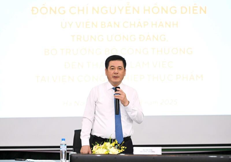 Bộ trưởng Bộ Công Thương Nguyễn Hồng Diên phát biểu tại buổi làm việc