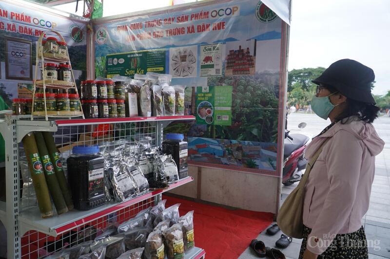 Các sản phẩm của đồng bào dân tộc Mơ Nâm, Xơ Đăng xã Đăk Rve tại Hội chợ Công Thương và OCOP Quảng Ngãi 2025