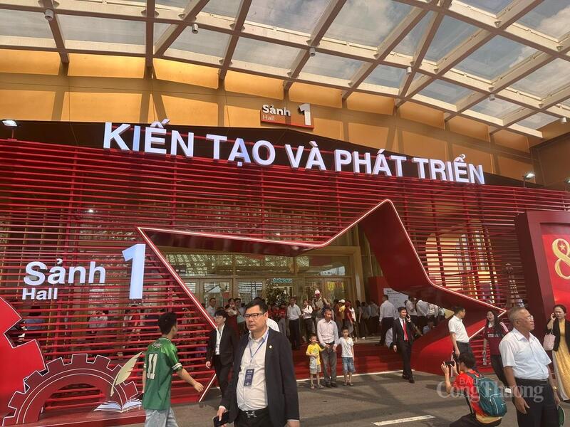 Triển lãm A80 thu hút đông đảo nhân dân và du khách.