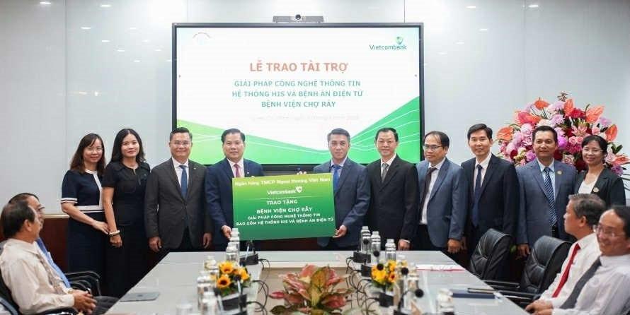 20250910_vcbhcm_trao-tang-tai-tro-bvcr_3.jpeg