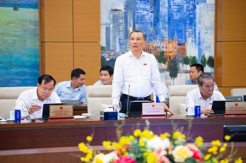 Chủ nhiệm Uỷ ban Khoa học Công nghệ và Môi trường Lê Quang Huy.