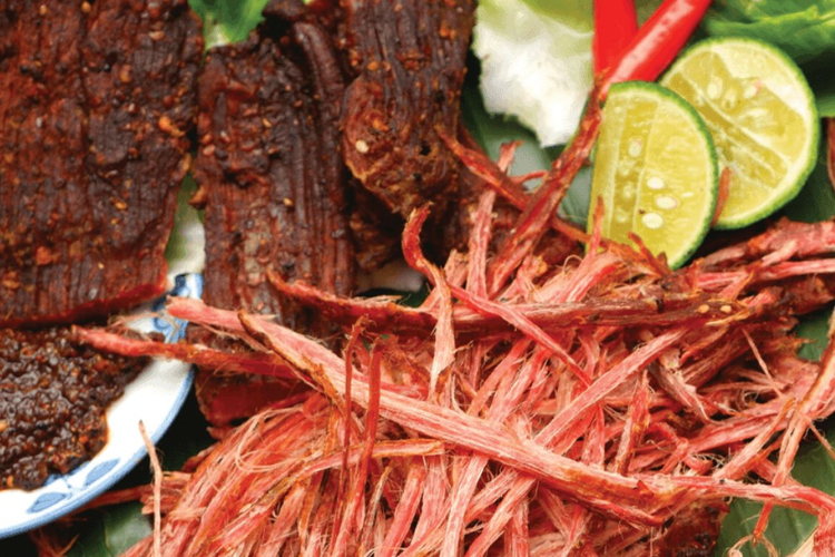 Thịt trâu gác bếp đang dần trở thành món ăn ưa chuộng ở các nhà hàng. Ảnh minh hoạ