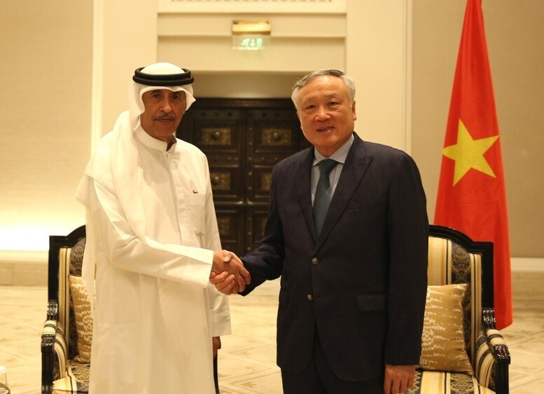 Phó Thủ tướng Thường trực Chính phủ Nguyễn Hòa Bình và Giám đốc điều hành Emaar Properties - Ảnh: VGP/Nguyễn Hoàng