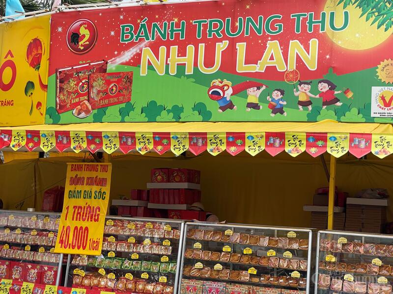 Bánh trung thu Đồng Khánh nhân 1 trứng cũng giảm giá sâu.