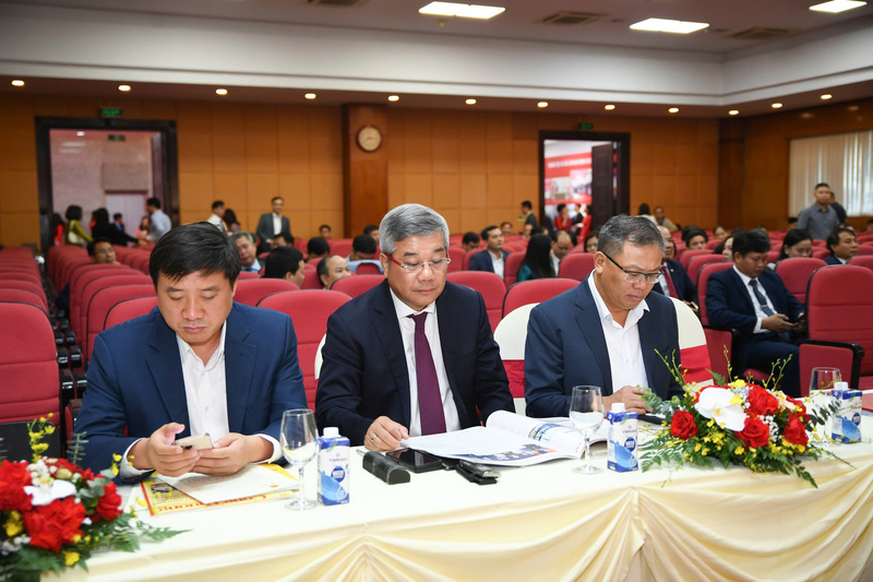 Với tinh thần “Người người thi đua, ngành ngành thi đua”, Đại hội Thi đua yêu nước ngành Công Thương lần thứ IV kêu gọi toàn thể cán bộ, công chức, viên chức, người lao động trong toàn ngành tiếp tục phát huy truyền thống vẻ vang, nêu cao tinh thần trách nhiệm, đoàn kết, sáng tạo, hăng hái thi đua lập nhiều thành tích mới, thiết thực chào mừng Đại hội Thi đua yêu nước toàn quốc lần thứ XI, Đại hội đại biểu toàn quốc lần thứ XIV của Đảng