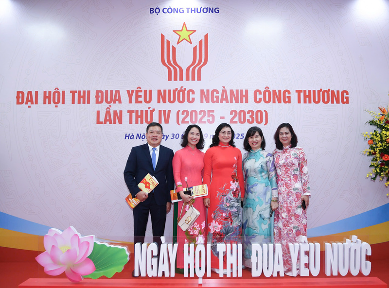 Đại hội có sự tham dự của lãnh đạo các Cục, Vụ, Viện, đơn vị chức năng trong Bộ Công Thương và đông đảo cán bộ, công chức, viên chức, người lao động...