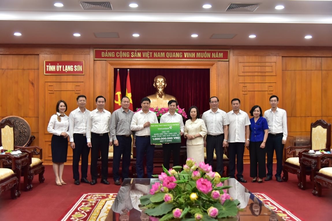 20251015_cqcd_nbh_vcb-ung-ho-dong-bao-lu-lut-2-.jpg
