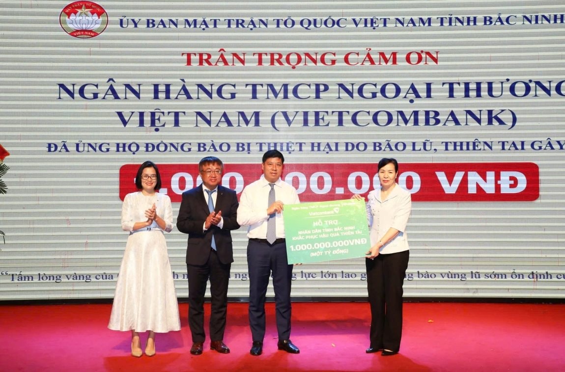 20251015_cqcd_nbh_vcb-ung-ho-dong-bao-lu-lut-1-.jpg