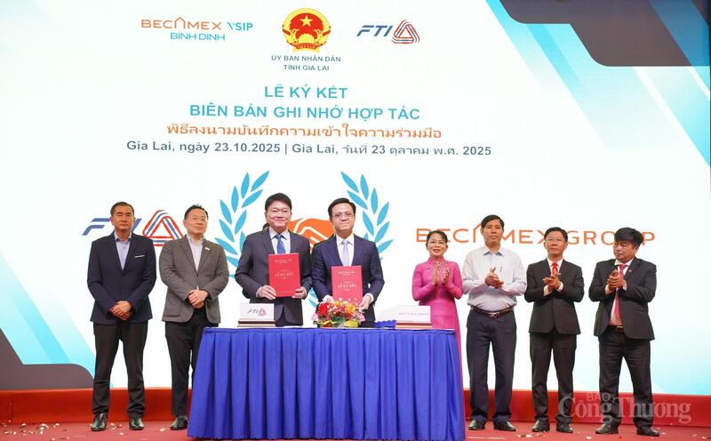 Ông Nguyễn Thế Duy (bên phải), Phó Chủ tịch HĐQT kiêm Phó Tổng giám đốc Becamex Group, Chủ tịch HĐQT Công ty Cổ phần Becamex Bình Định đại diện ký kết Biên bản ghi nhớ hợp tác với Liên đoàn các ngành công nghiệp Thái Lan (FTI).