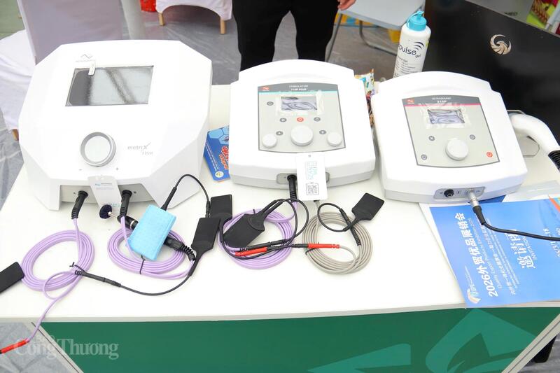 Thiết bị phục vụ vật lý trị liệu và phục hồi chức năng của doanh nghiệp đến từ Iran. Ảnh: Thanh Tuấn