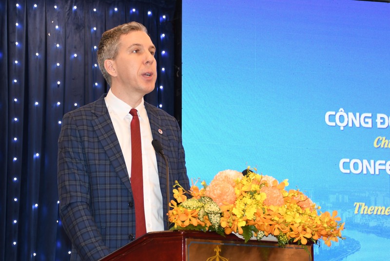 Ông Travis Mitchell - Giám đốc điều hành AmCham, khẳng định: Các thành viên AmCham  sẵn sàng đóng góp chuyên môn, công nghệ và nguồn lực để đồng hành cùng tầm nhìn phát triển bền vững của TP. Hồ Chí Minh. Ảnh: Minh Khuê.