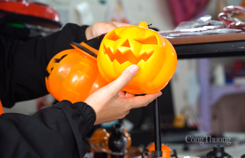 Hà Tĩnh: Thị trường đồ chơi, trang phục hóa trang Halloween ảm đạm  - 1
