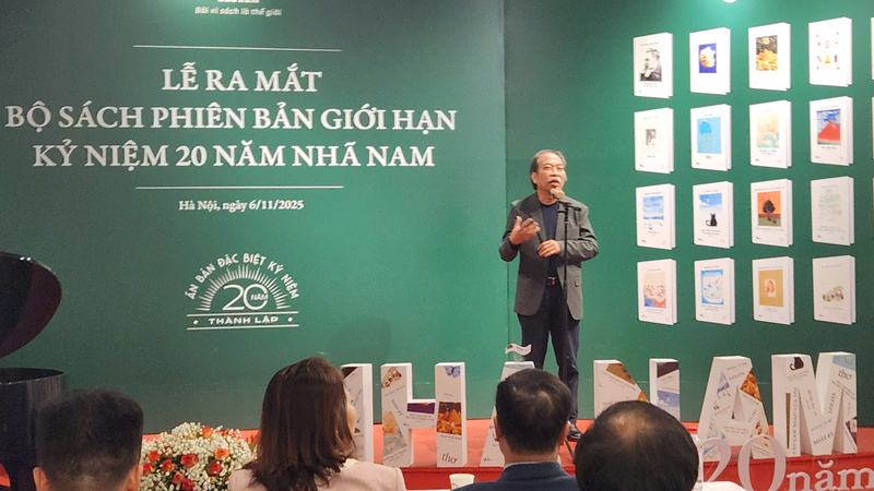 Chủ tịch Hội Nhà văn Việt Nam Nguyễn Quang Thiều phát biểu tại buổi ra mắt bộ sách.