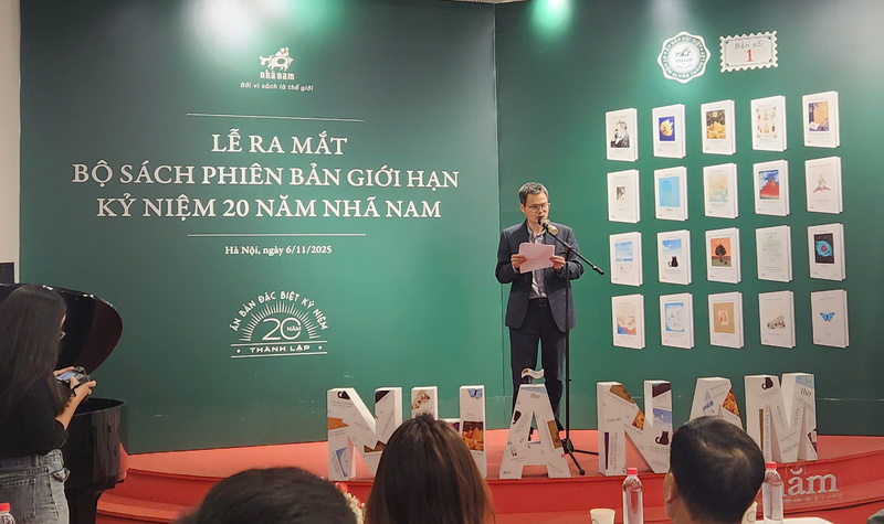 Tổng giám đốc Công ty Nhã Nam Nguyễn Nhật Anh chia sẻ về bộ sách kỷ niệm.