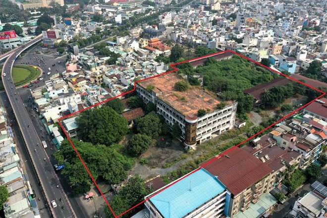 Khu đất công tại số 780A Nguyễn Kiệm (TPHCM) rộng 21.000 m2 gần công viên Gia Định bỏ không nhiều năm. Ảnh: Anh Tú