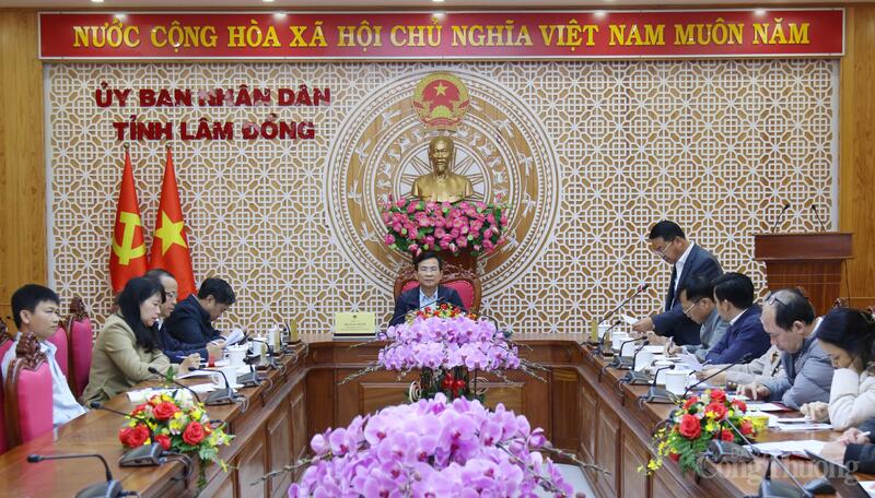 Quang cảnh cuộc họp