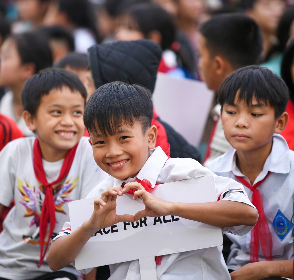 Các em học sinh trường PTDT Bán trú Tiểu học & THCS Tả Nhìu Các em học sinh trường PTDT Bán trú Tiểu học & THCS Tả Nhìu