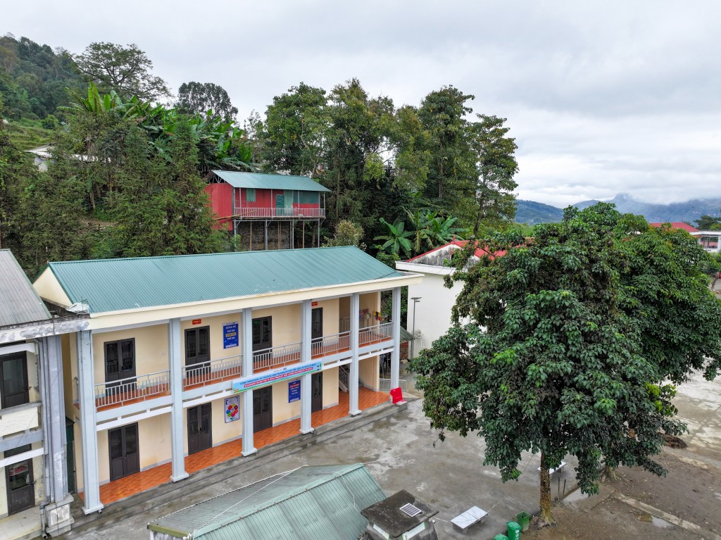 Khu bán trú mới khang trang tại Trường Phổ thông Dân tộc Bán trú Tiểu học và Trung học Cơ sở Tả Nhìu, xã Nấm Dẩn, tỉnh Tuyên Quang do quỹ PEACE FOR ALL của UNIQLO tài trợ xây dựng Khu bán trú mới khang trang tại Trường Phổ thông Dân tộc Bán trú Tiểu học và Trung học Cơ sở Tả Nhìu, xã Nấm Dẩn, tỉnh Tuyên Quang do quỹ PEACE FOR ALL của UNIQLO tài trợ xây dựng