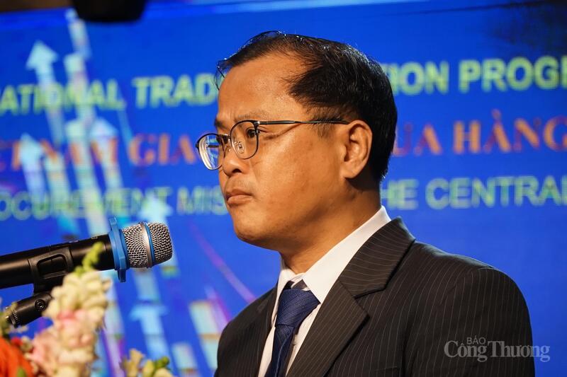 Phó Giám đốc Sở Công Thương Đắk Lắk Nguyễn Hải Triều phát biểu tại Chương trình Tổ chức đoàn doanh nghiệp nước ngoài vào Việt Nam giao dịch mua hàng vùng Tây Nguyên. Ảnh: Vũ Long