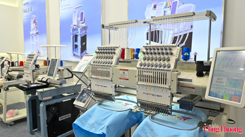 Tại triển lãm, hãng Fortever giới thiệu đến công chúng công nghệ theo mô hình AI ứng dụng (Applied AI), tập trung giải quyết trực tiếp các bài toán kỹ thuật trong sản xuất thêu công nghiệp.