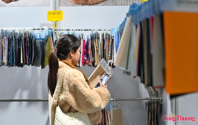 Không chỉ có các công nghệ may mặc mà triển lãm còn giới thiệu đến doanh nghiệp các sản phẩm vải đền từ nhiều doanh nghiệp trong và ngoài nước.