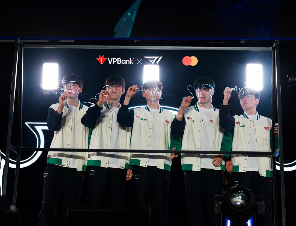 Cơ hội sở hữu thẻ tín dụng VPBank có chữ ký của T1