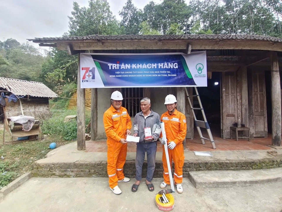 EVNNPC tiếp nối truyền thống đồng hành, tri ân khách hàng