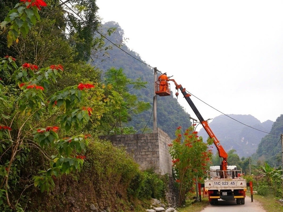 EVNNPC tiếp nối truyền thống đồng hành, tri ân khách hàng