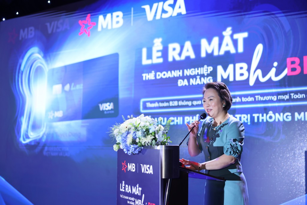 Bà Đặng Tuyết Dung, Giám đốc Visa Việt Nam và Lào phát biểu tại sự kiện ra mắt Thẻ MB Visa Hi BIZ