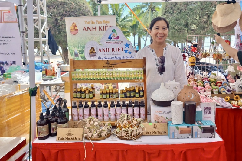 Gian hàng OCOP tại các triển lãm. Ảnh: NVCC