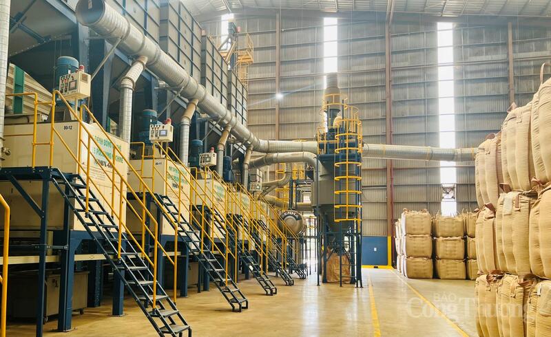 Nhà máy sản xuất cà phê của Công ty TNHH Vĩnh Hiệp. Ảnh: Hiền Mai