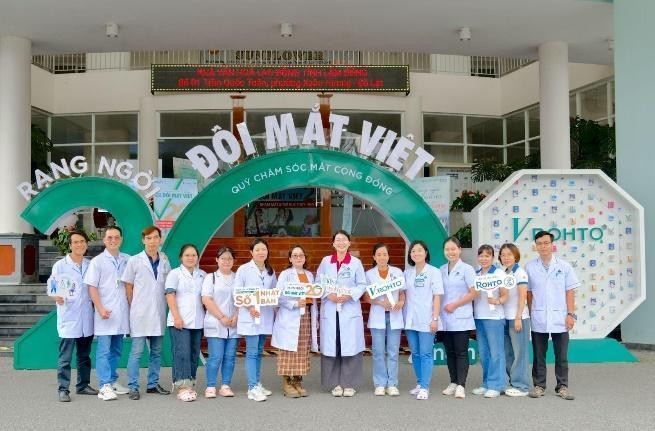 V.Rohto mang hàng trăm nghìn ca khám và mổ mắt miễn phí đến cộng đồng