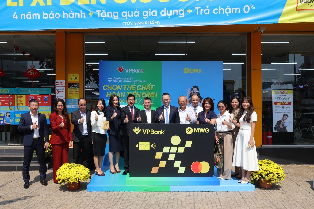 VPBank và DMX ra mắt thẻ tín dụng đầu tiên trong lĩnh vực bán lẻ điện tử tiêu dùng VPBank MWG Mastercard
