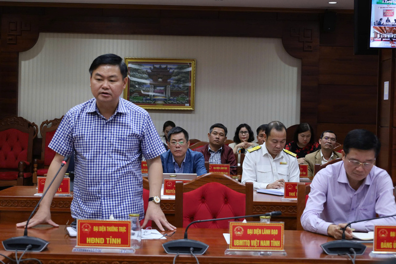 Đại diện Thường trực HĐND tỉnh Đắk Lắk nêu ý kiến tại hội nghị. Ảnh: Kim Bảo