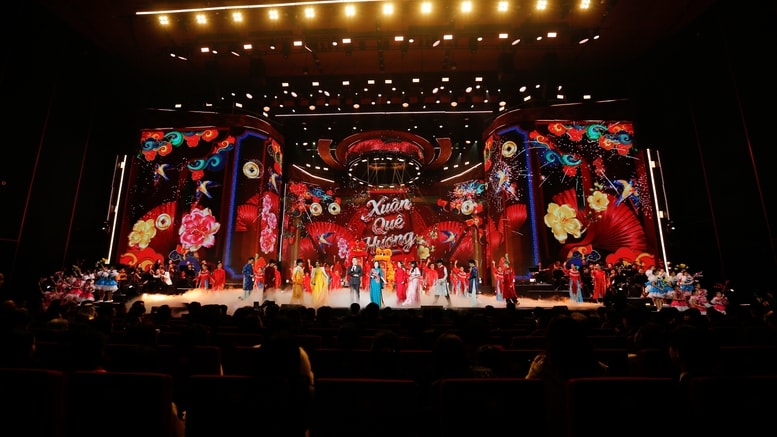 Chủ tịch nước chúc Tết kiều bào, đánh trống khai hội mừng Xuân- Ảnh 4.