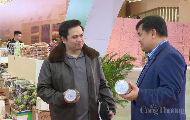 Hội chợ Mùa Xuân cũng là dịp để các doanh nghiệp Việt Nam tiếp cận sâu hơn với doanh nghiệp, thị trường Philippines - một thị trường được đánh giá là còn nhiều dư địa nhưng chưa được khai thác tương xứng.