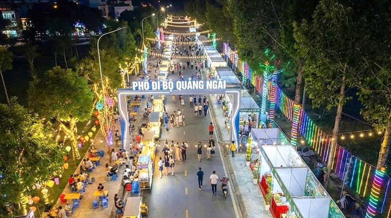 Kinh tế đêm được xem là dư địa phát triển mới của đô thị, góp phần gia tăng dịch vụ, du lịch và tiêu dùng. Ảnh: Nguyễn Dương