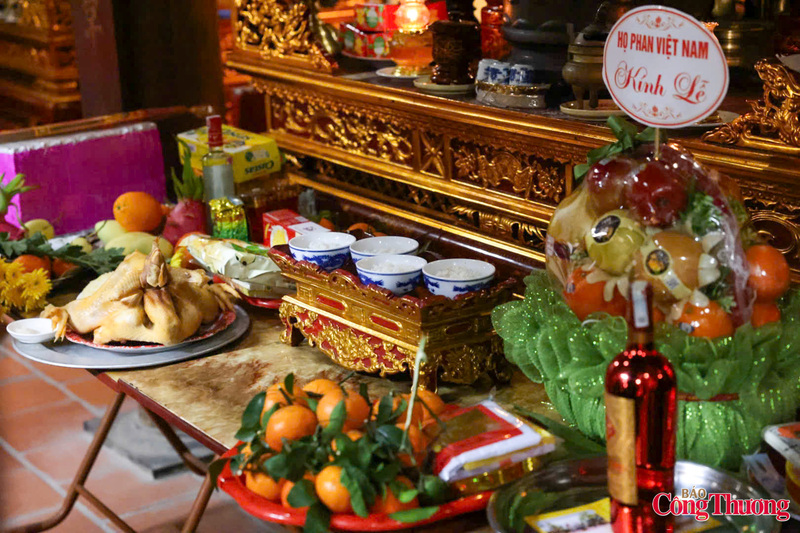 Theo quan niệm của người dân làng Thị Cấm, nếu hội thi nấu cơm diễn biến thuận lợi, thời tiết ủng hộ, 4 mồi lửa của 4 đội thi đều lên cao thì đó là điềm báo một năm mới ấm no, đủ đầy. Sau khi công bố kết quả hội thi, dân làng chia nhau những hạt cơm cúng Thành hoàng làng để lấy lộc đầu năm. Người dân Thị Cấm tin rằng, người lớn ăn hạt cơm này thì cả năm sẽ may mắn, trẻ em hay ăn, chóng lớn, học hành tấn tới.