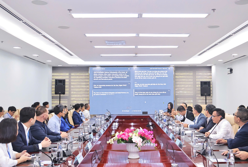 Các đại biểu cùng nhau trao đổi, góp ý xây dựng chương trình sự kiện Unchained Summit - Vietnam Edition. Ảnh: Diễm Phúc