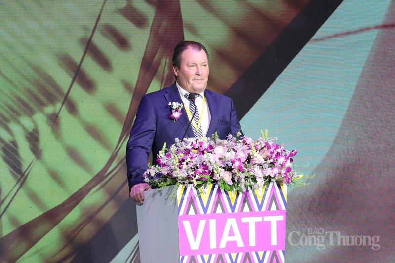 Ông Wolfgang Marzin, Chủ tịch kiêm Giám đốc điều hành Tập đoàn Masse Frankfurt phát biểu tại lễ khai mạc. Ảnh: Minh Anh.