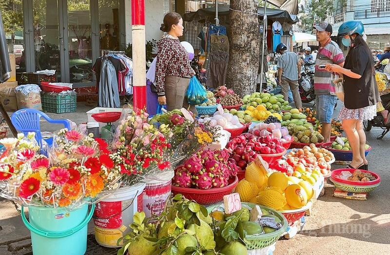 Không khí mua bán nhộn nhịp hơn từ cuối tuần trước rằm tại chợ An Khánh