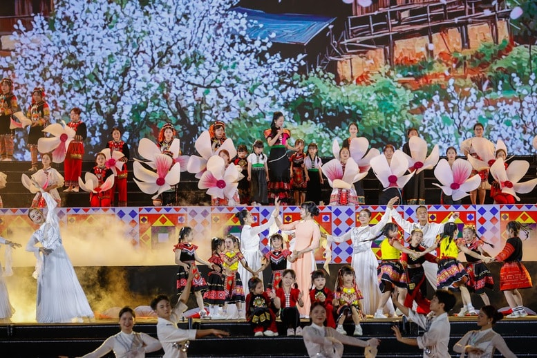 Thủ tướng Phạm Minh Chính dự lễ khai mạc Lễ hội Hoa Ban tỉnh Điện Biên năm 2026- Ảnh 9.