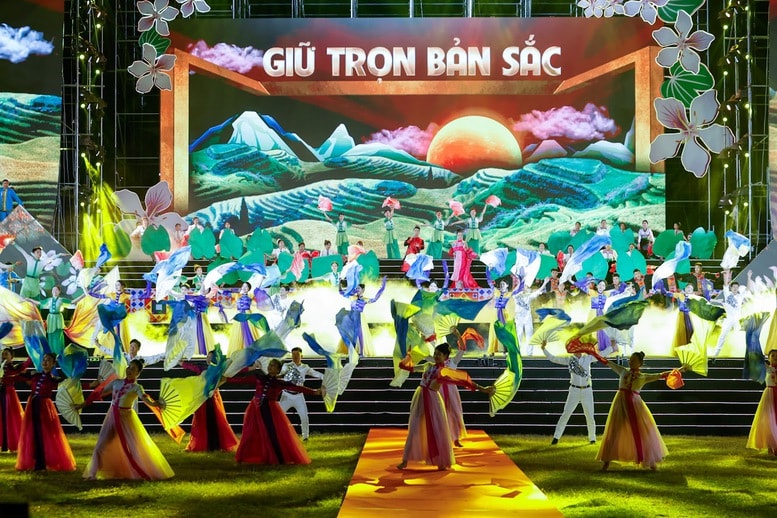 Thủ tướng Phạm Minh Chính dự lễ khai mạc Lễ hội Hoa Ban tỉnh Điện Biên năm 2026- Ảnh 8.