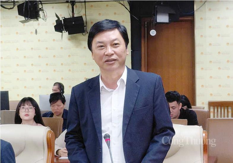 TS. Lê Thanh Kim, Phó Tổng Biên tập Báo Đại biểu Nhân dân phát biểu khai mạc Tọa đàm.