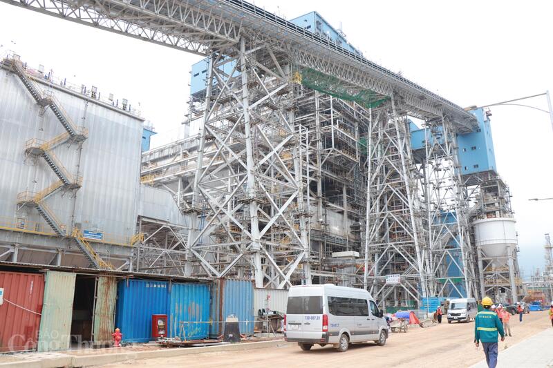 Tiến độ tổng thể dự án hiện đạt 97,98%. Đáng chú ý, tổ máy số 2 đã hoàn thành nhận điện ngược vào ngày 12/2/2026, đánh dấu bước chuyển quan trọng trong quá trình hoàn thiện và đưa nhà máy vào vận hành. Ảnh: Thanh Tuấn