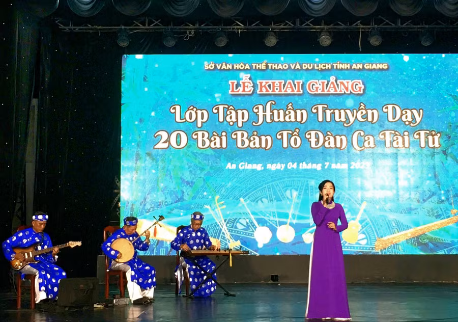 Đàn ca tài tử một loại hình âm nhạc truyền thống đặc sắc của Nam Bộ.