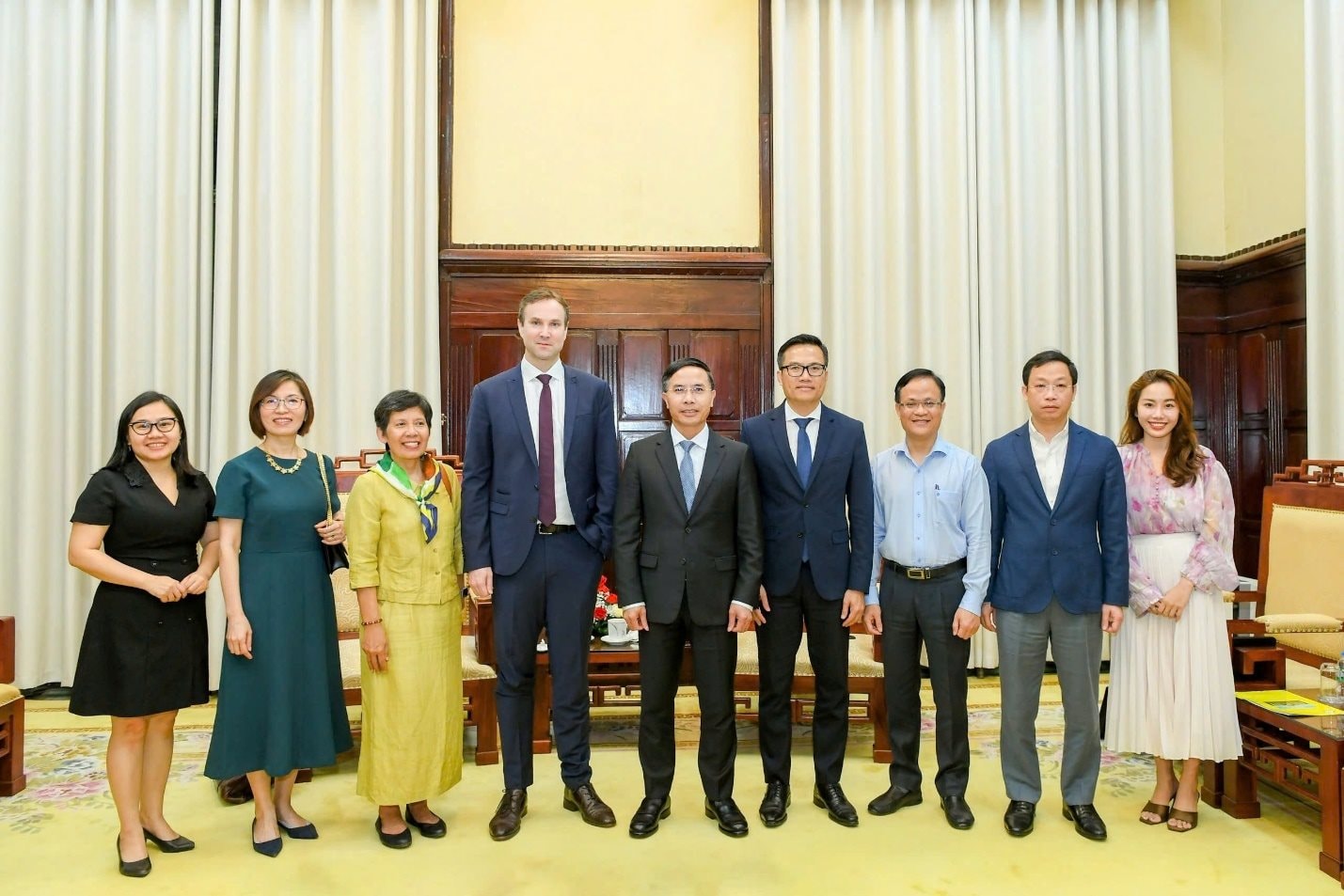 7.5-2-thong-doc-pham-duc-an-tiep-truong-van-phong-dai-dien-quy-tien-te-quoc-te-tai-viet-nam-lao-va-campuchia.jpg